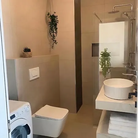 Salt & Appartement Golem (Tirana)